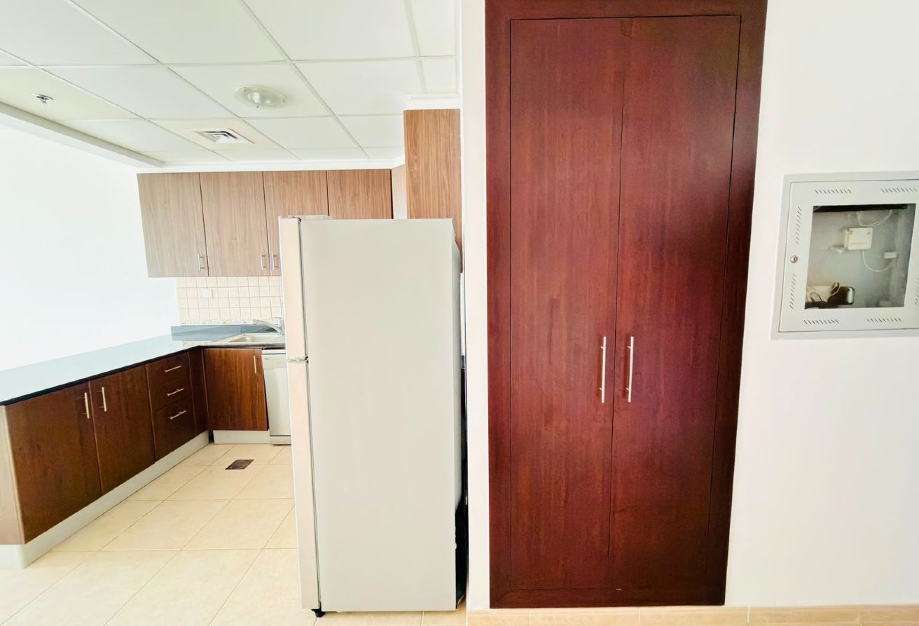 Spacious 1BR with Balcony | Multiple Cheques gallery image