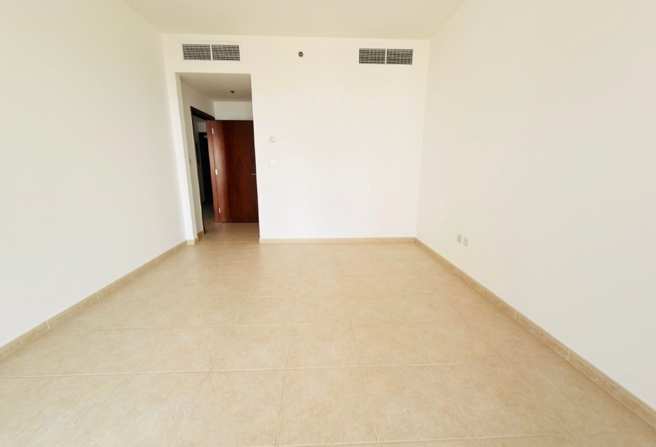 Spacious 1BR with Balcony | Multiple Cheques gallery image