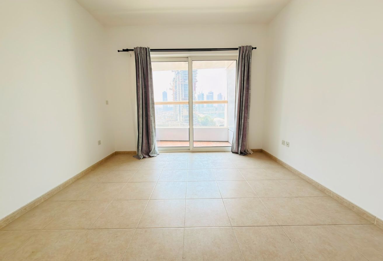 Spacious 1BR with Balcony | Multiple Cheques gallery image