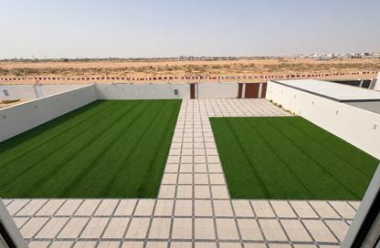 Villa - 4 Bedrooms - 5 Bathrooms for rent in Al Aweer 1 - Al Aweer - Dubai