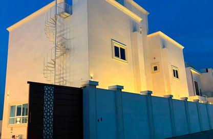 Villa - 4 Bedrooms - 5 Bathrooms for rent in Al Aweer 1 - Al Aweer - Dubai