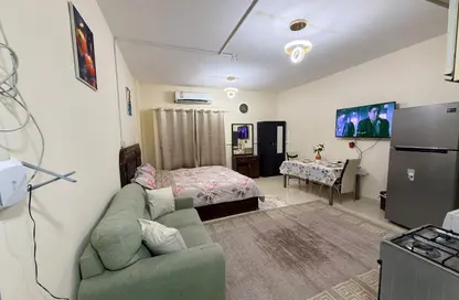 Apartment - 1 Bathroom for rent in Al Qulaya'ah - Al Sharq - Sharjah