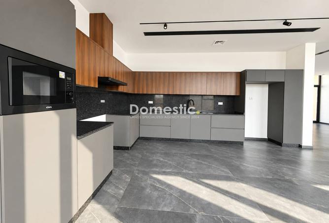 SINGLE STORY 3BR + OFFICEI OPEN LAYOUT IBRAND NEW photo 3