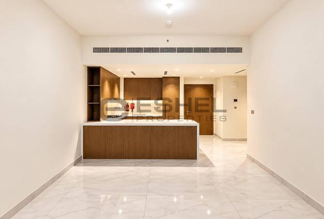 Modern 1 BR with Balcony | Prime Location