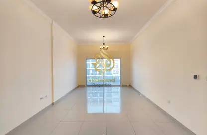شقة - غرفة نوم - 2 حمامات للايجار في سكاي لاين 1 - المدينة العالمية المرحلة 2 - 4 الورسان - الورسان - دبي