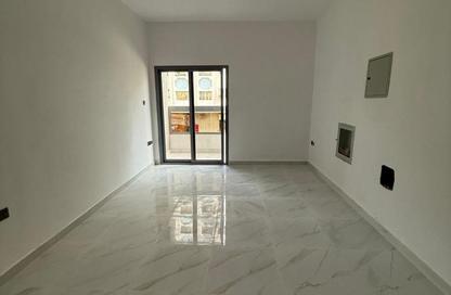 Apartment - 1 Bedroom - 2 Bathrooms for rent in Cornish Tower - Al Rumaila - Ajman