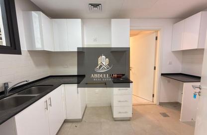 Apartment - 2 - 3 for rent in Nasma Residence - Al Tai - Sharjah