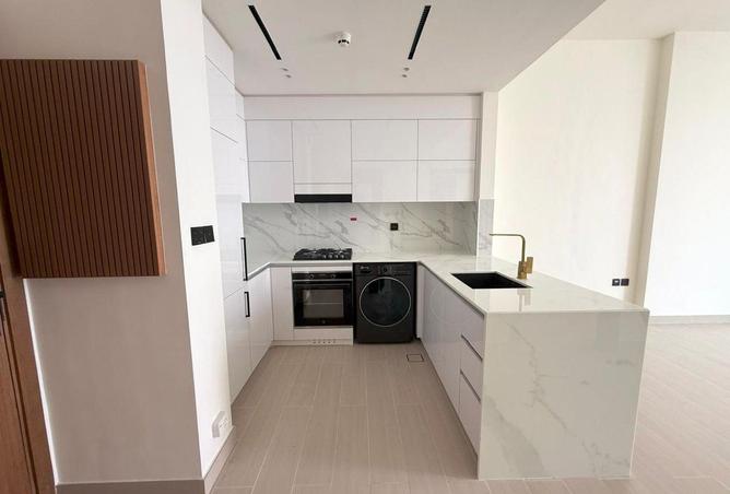 Brand New 1BR | High Floor | Balcony | Vacant photo 3
