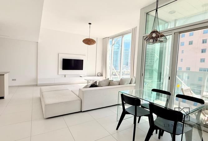 Modern Upgraded 1BR | Fully Furnished | Stunning Marina Views photo 2