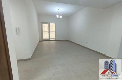 Apartment - 3 Bedrooms - 4 Bathrooms for rent in Amak Building - Majan - Dubai