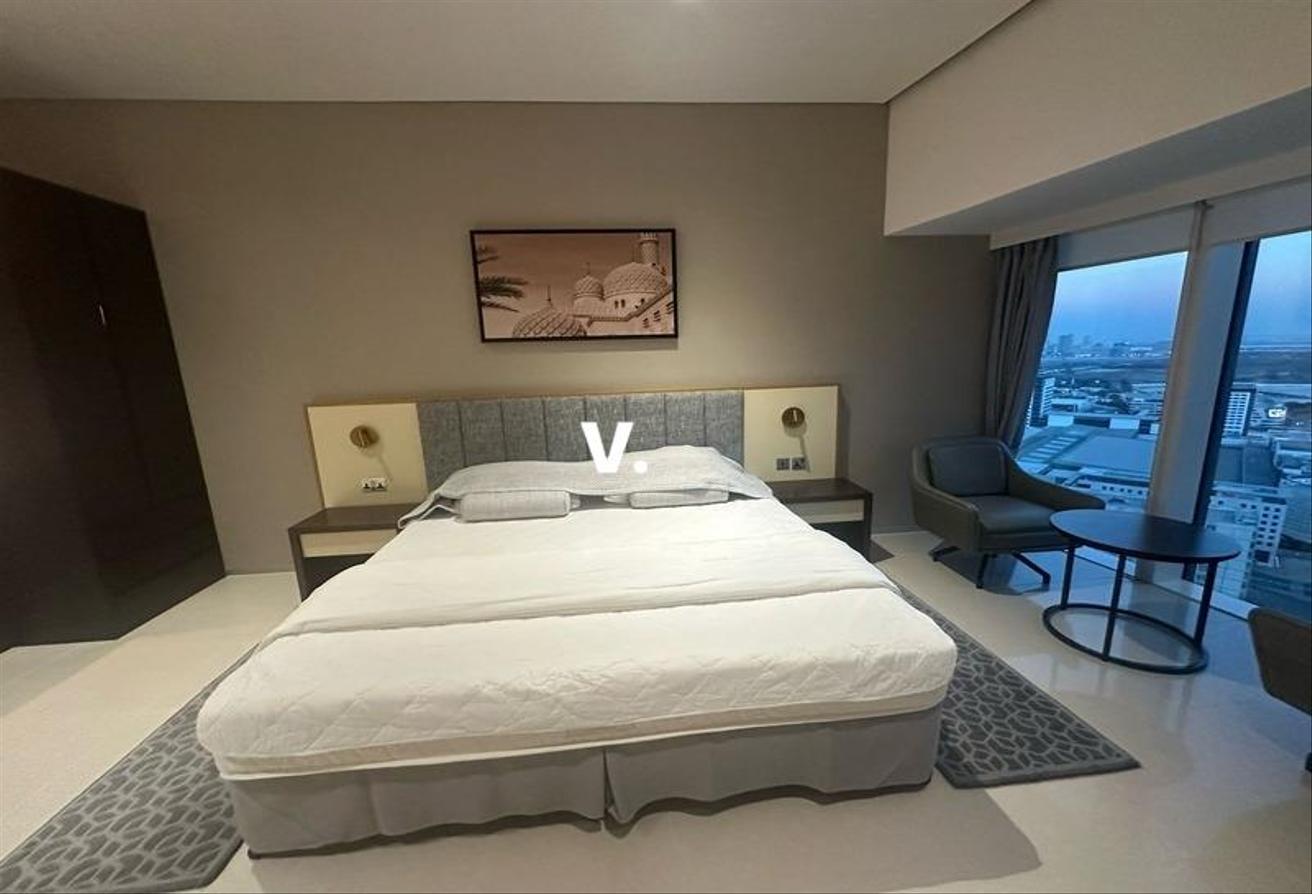 Furnished | Free AC | Close To One Central photo 4
