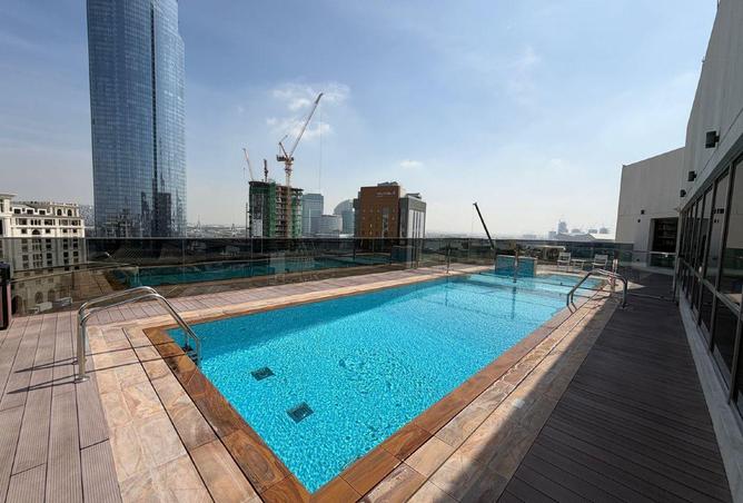 شقة واسعة بغرفة نوم واحدة | حمامان | شرفة | خزائن ملابس | مجهز بالكامل