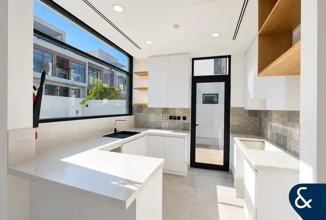 161853086 - Property Image 3
