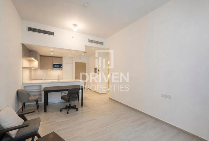 Pool View | Modern Layout | Kitchen appliances photo 2
