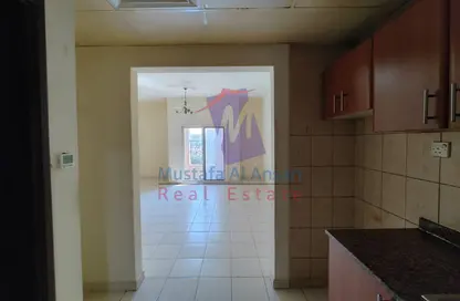 شقة - 1 حمام للايجار في س04 - طراز فرنسي - المدينة العالمية - دبي