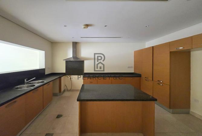 TYPE B UNIT | CLOSE TO METRO | VACANT photo 3