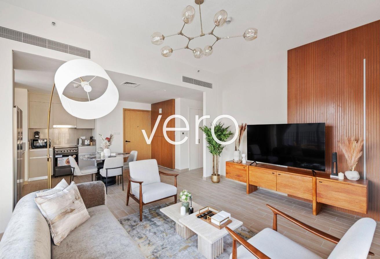 Contemporary 2BR | Beach Access | Vacant photo 3