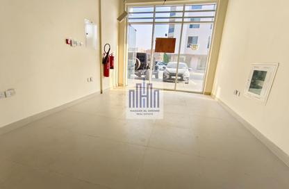 Shop - Studio - 1 Bathroom for rent in Muwaileh - Sharjah