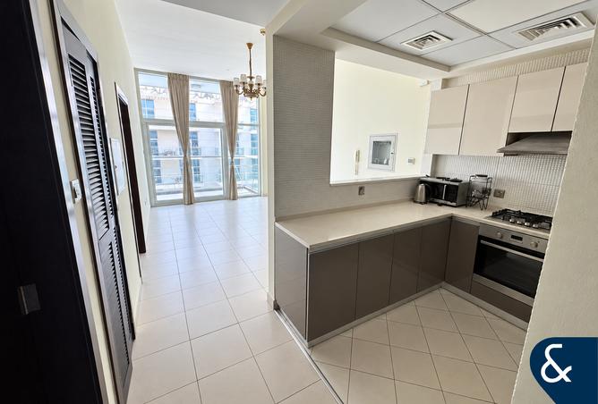 High Floor | Vacant | Appliances Included photo 2