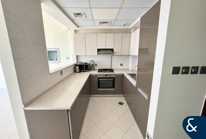 High Floor | Vacant | Appliances Included photo 3