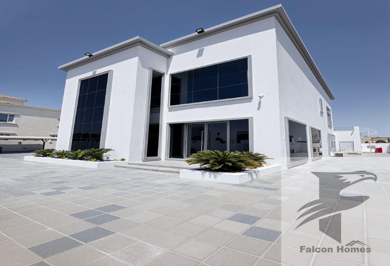 Spacious 5BR Modern Style Villa with Garden Area photo 4