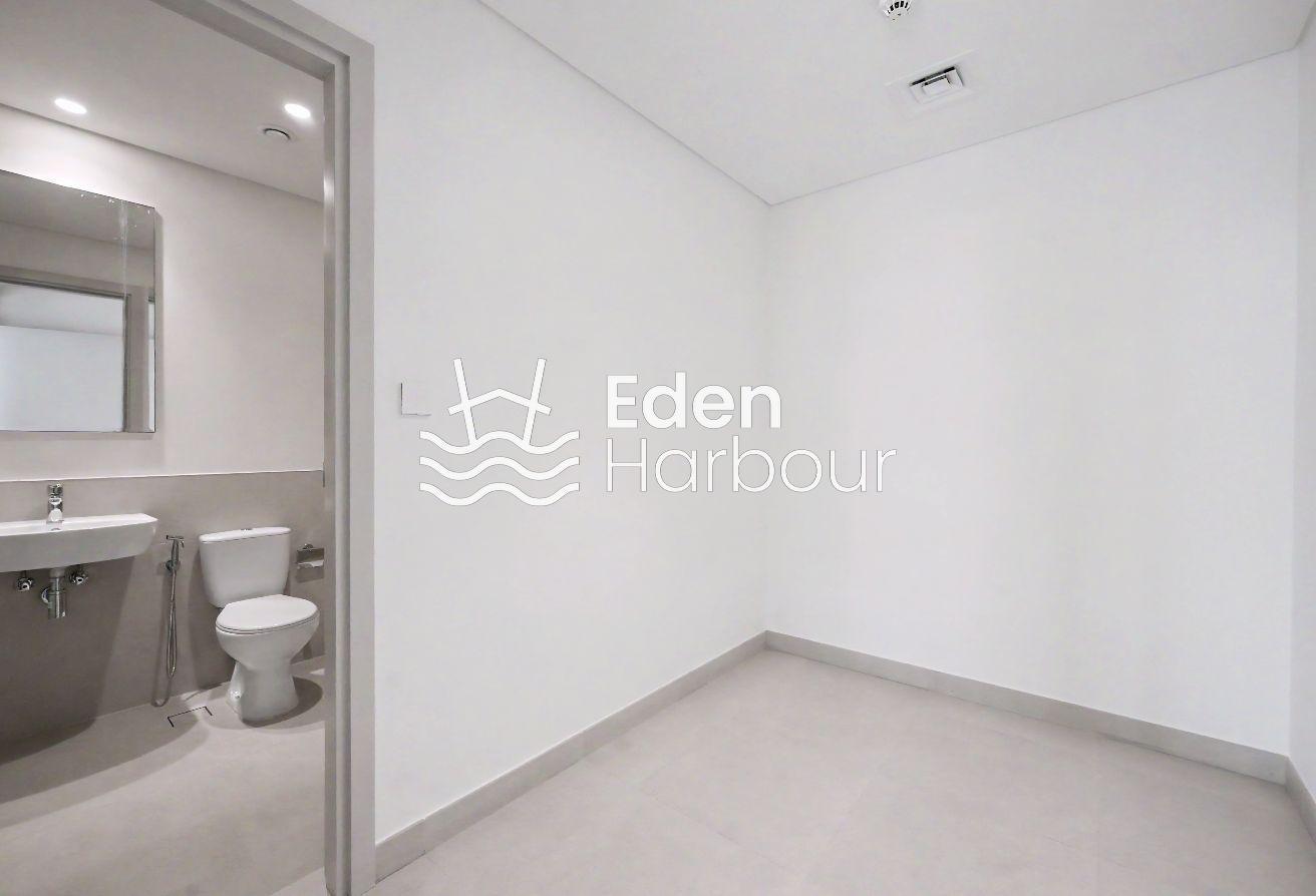 UNFURNISHED | CORNER LAYOUT | VACANT photo 13