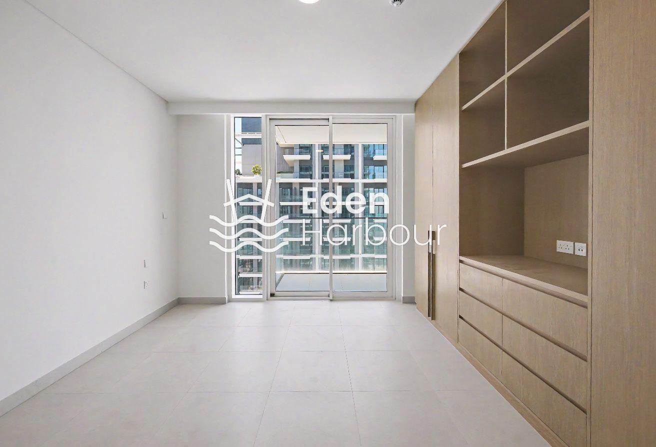 UNFURNISHED | CORNER LAYOUT | VACANT photo 8