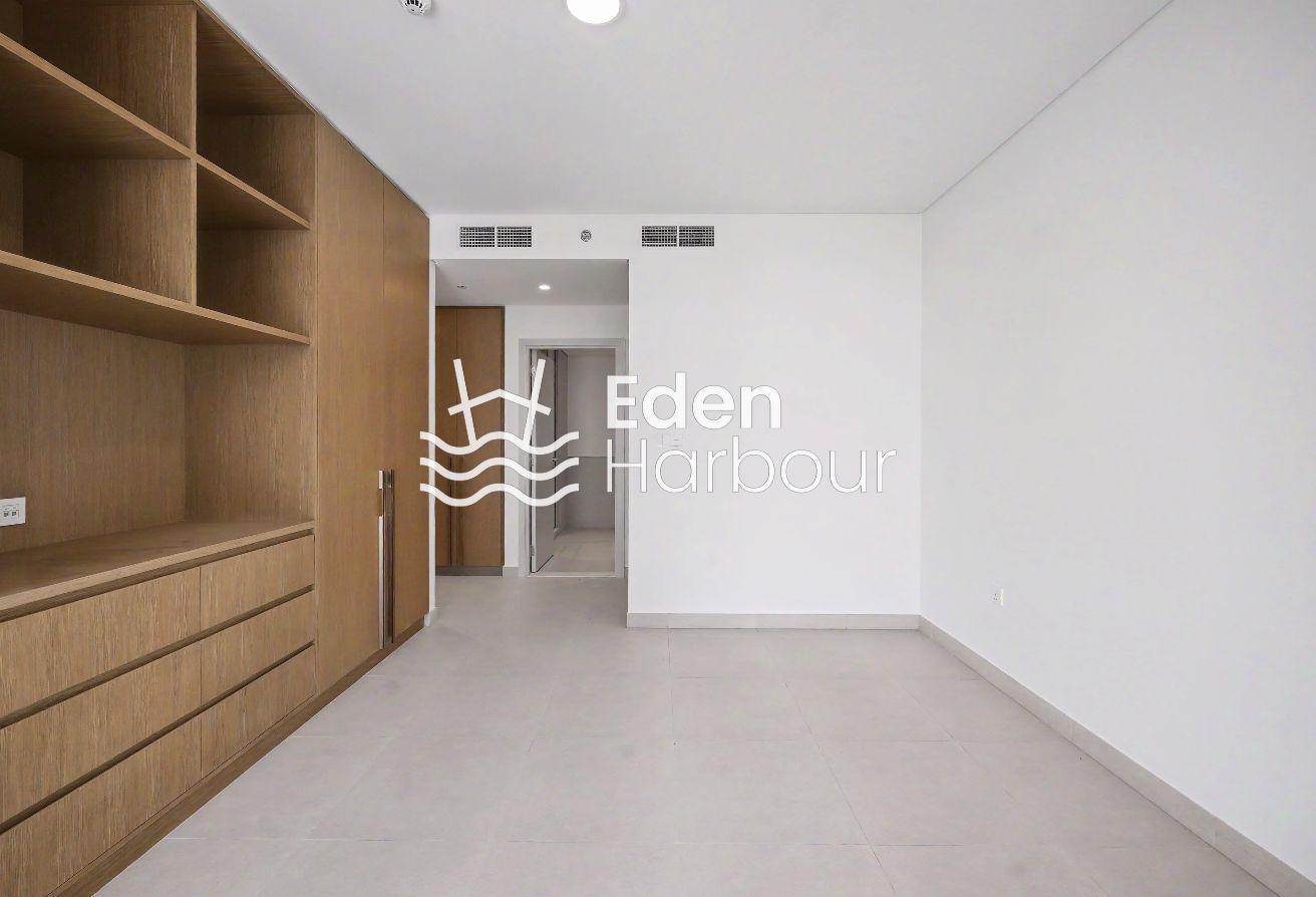 UNFURNISHED | CORNER LAYOUT | VACANT photo 7
