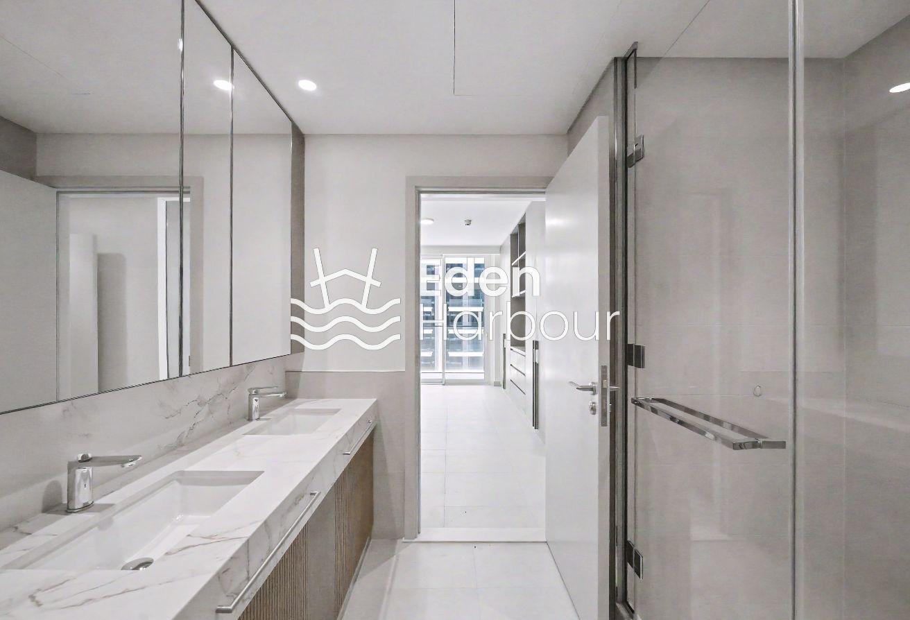 UNFURNISHED | CORNER LAYOUT | VACANT photo 10