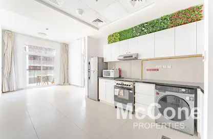 شقة - غرفة نوم - 2 حمامات للايجار في بوابة بن غاطي - الجداف - دبي