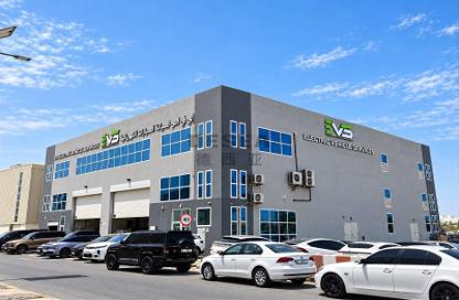 Warehouse - Studio for rent in Emirates Cluster - International City - Dubai