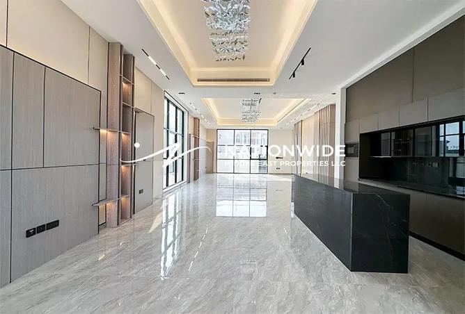 5-bed villa in Al Merief · Vacant — photo 3