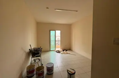 شقة - 2 غرف نوم - 2 حمامات للايجار في شارع التعاون الجديد - التعاون - الشارقة