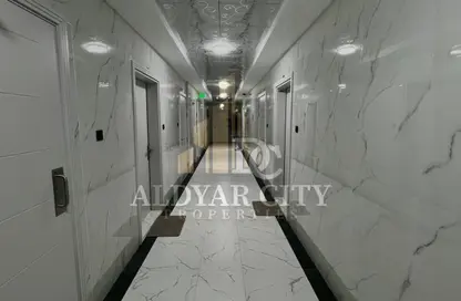 Apartment - 1 Bedroom - 2 Bathrooms for rent in Corniche Tower - Ajman Corniche Road - Ajman