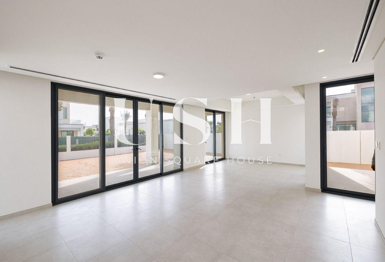 Backing Park | Large Plot | Close to Amenities photo 2