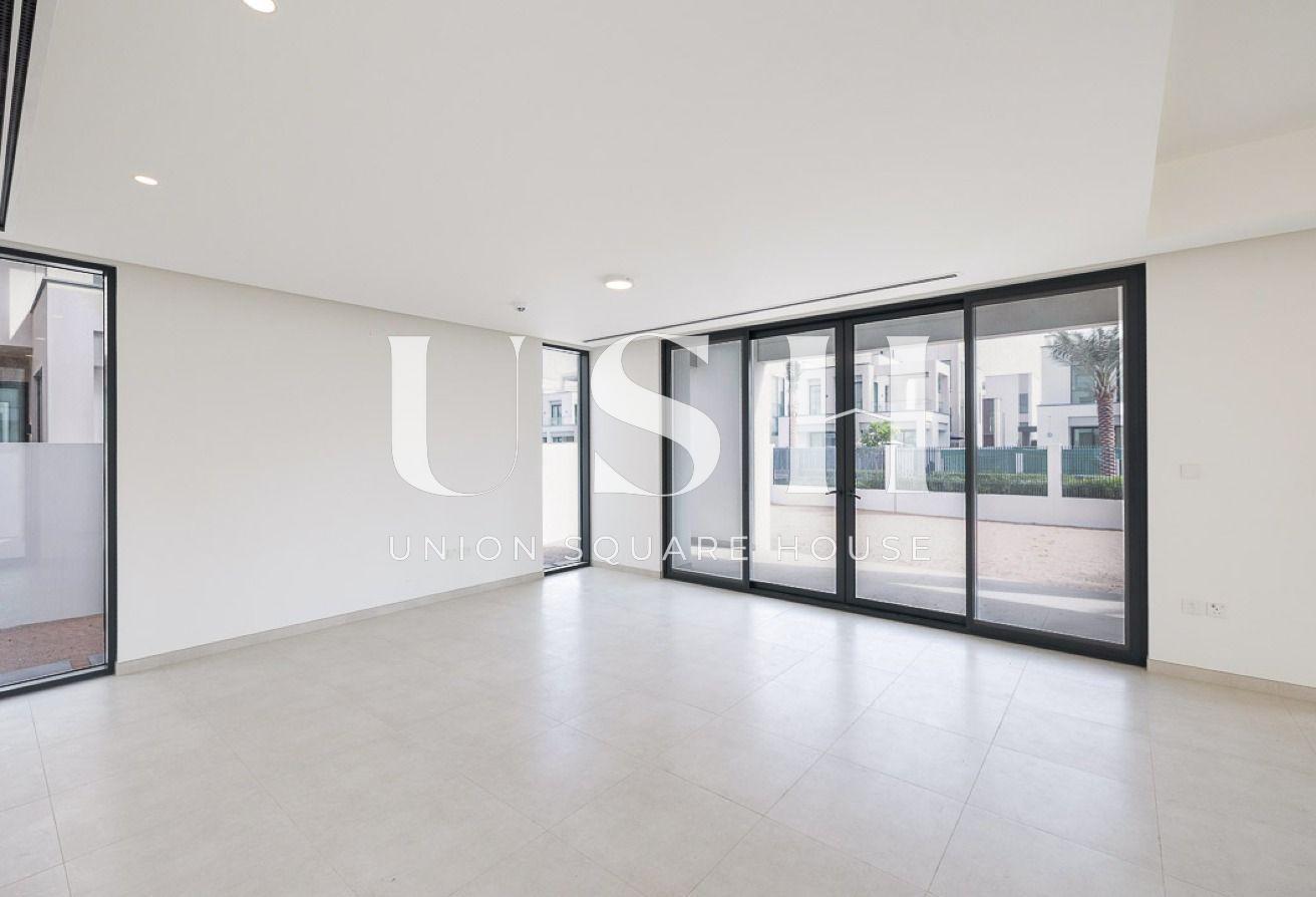 Backing Park | Large Plot | Close to Amenities photo 3