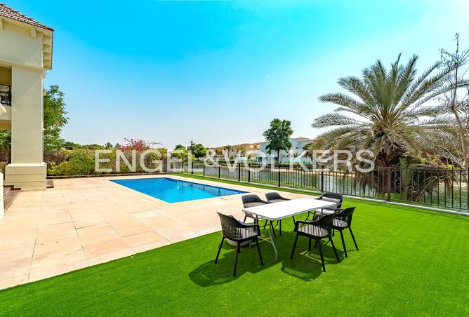 4-bed villa in Cluster 50 · Lake view — photo 4
