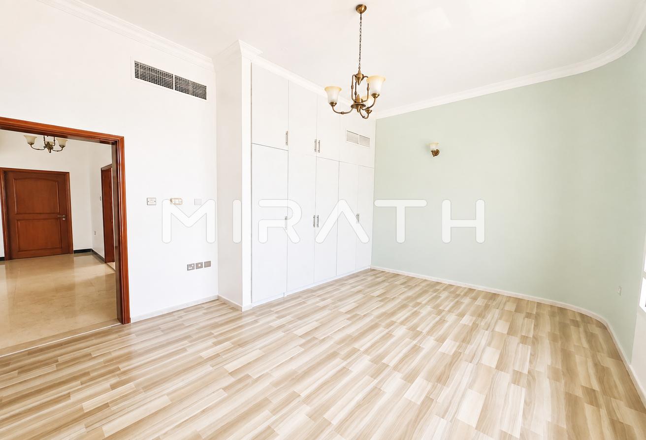 Spacious Independent 6BR+Maid Villa | Garden photo 8