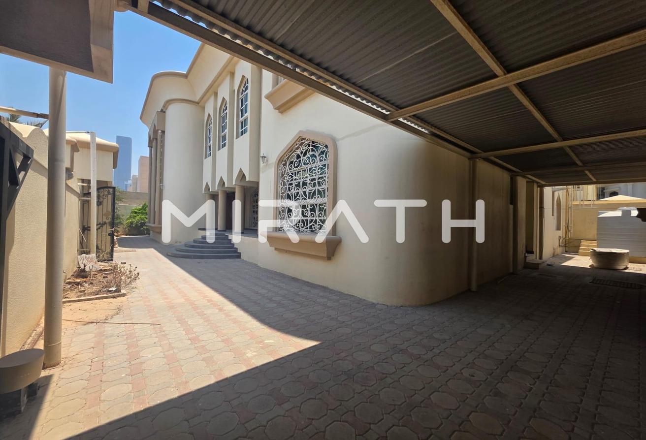Spacious Independent 6BR+Maid Villa | Garden photo 10