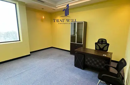 مركز أعمال - استوديو - 6 حمامات للايجار في بناية دار السلام - شارع الكورنيش - أبوظبي