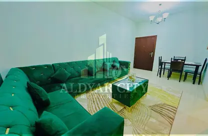 شقة - 2 غرف نوم - 2 حمامات للايجار في مساكن كورنيش عجمان - طريق كورنيش عجمان - عجمان