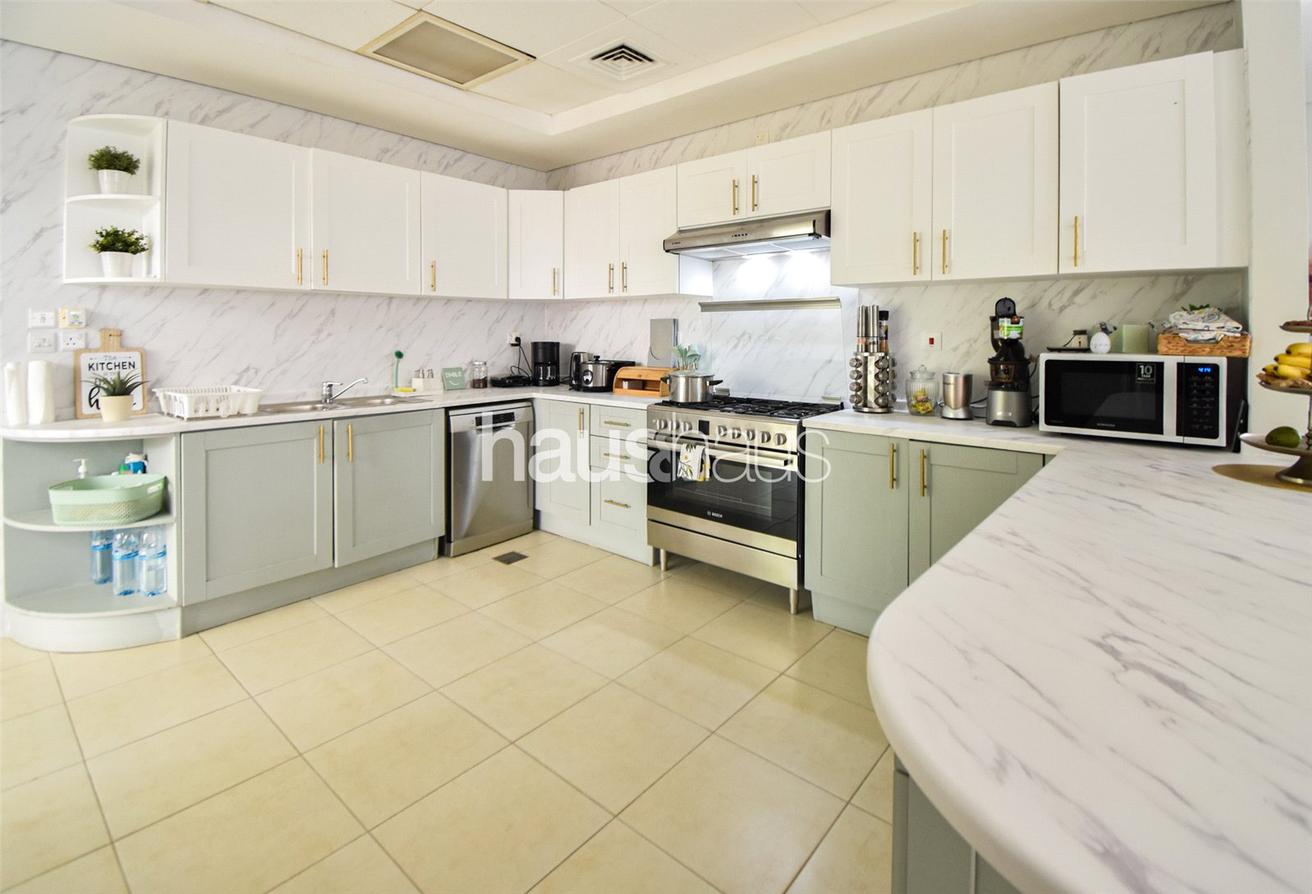Avl Mid Aug | Upgraded Kitchen | Perfect Condition photo 11