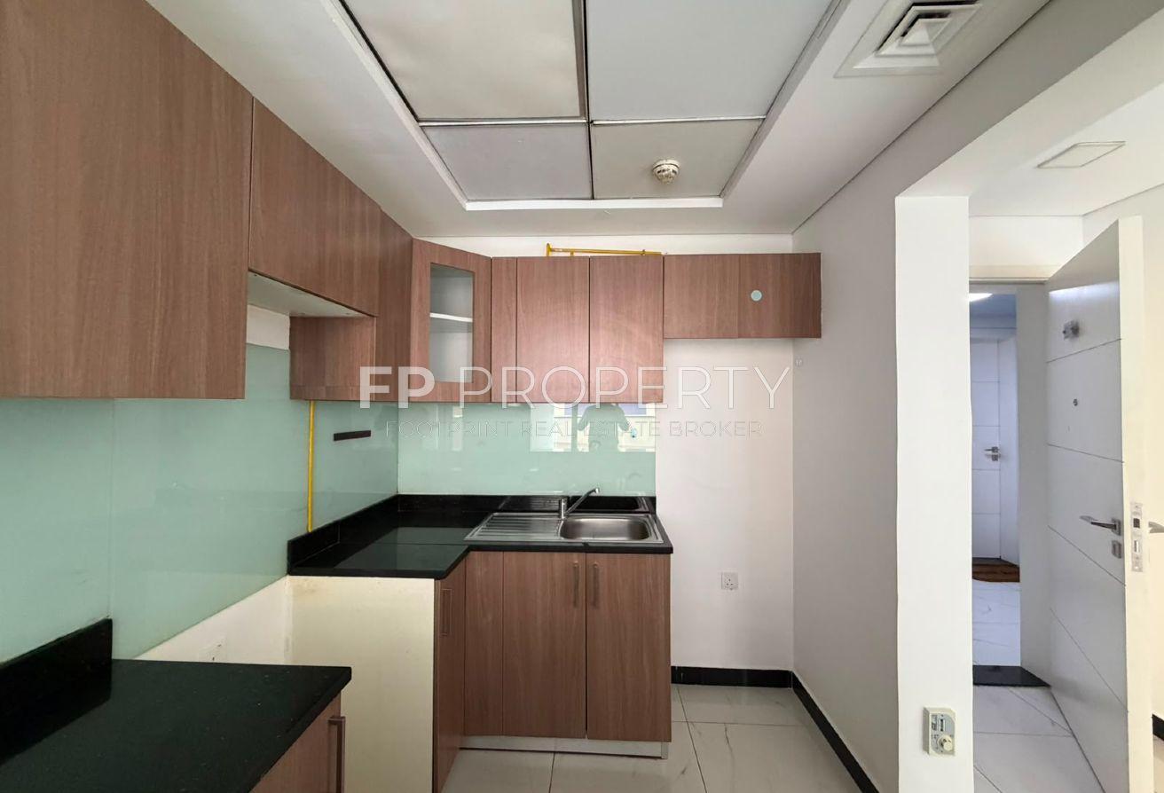 UNFURNISHED 1BHK NEXT | TO | CIRCEL MALL VACANT photo 8
