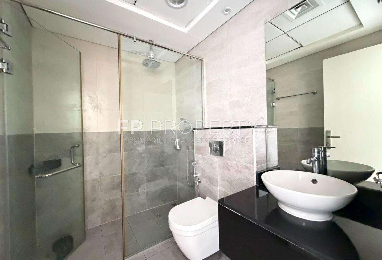 UNFURNISHED 1BHK NEXT | TO | CIRCEL MALL VACANT photo 14