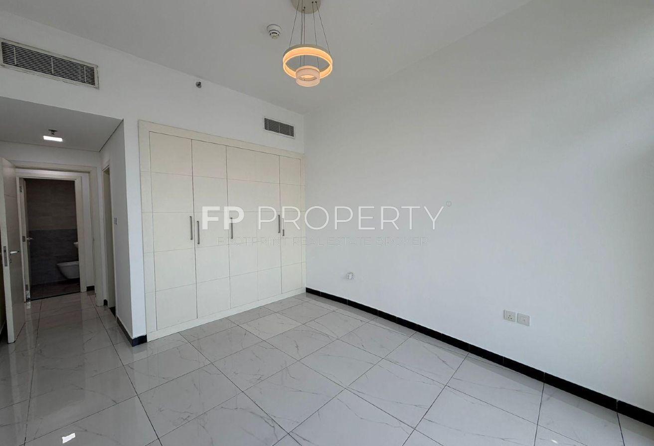 UNFURNISHED 1BHK NEXT | TO | CIRCEL MALL VACANT photo 5