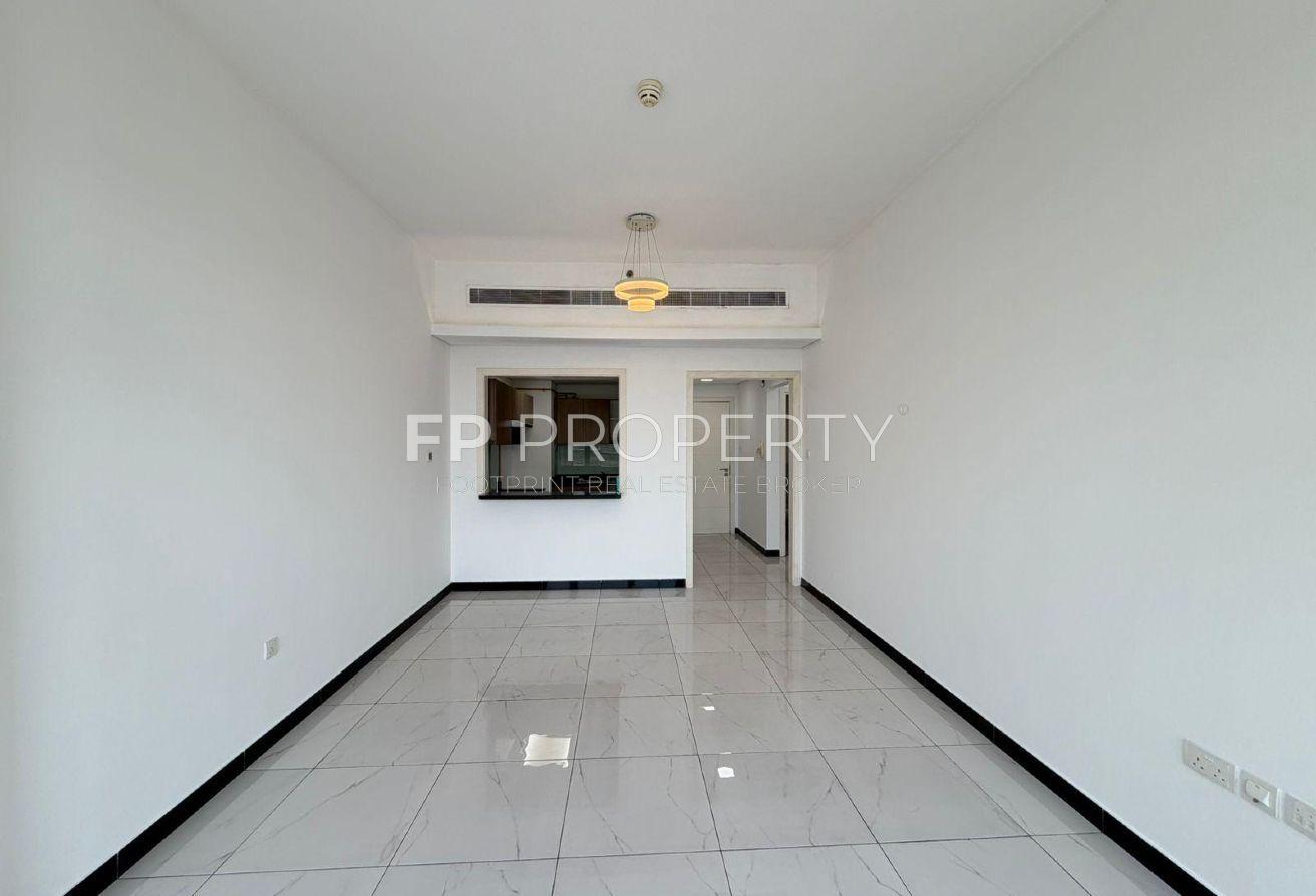 UNFURNISHED 1BHK NEXT | TO | CIRCEL MALL VACANT photo 6