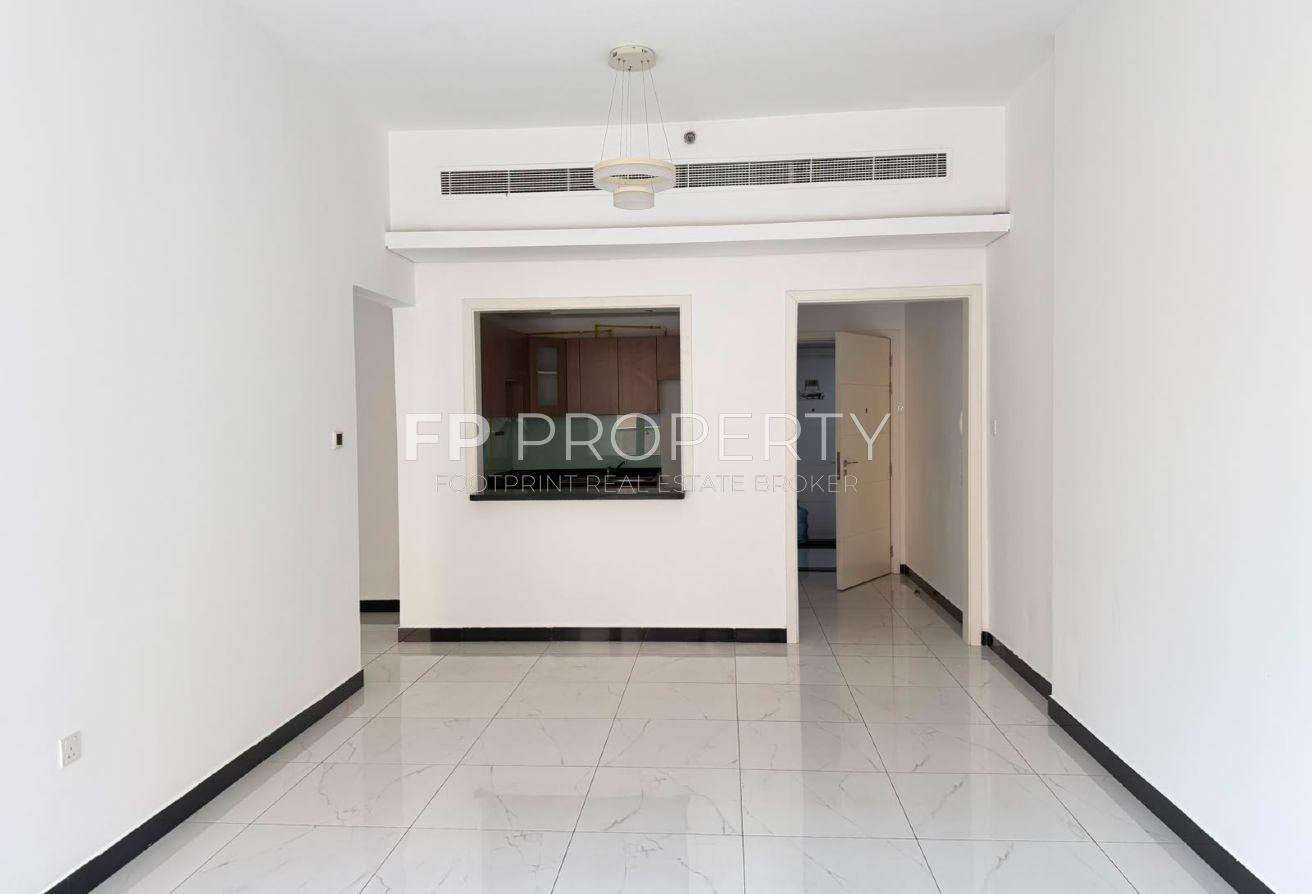 UNFURNISHED 1BHK NEXT | TO | CIRCEL MALL VACANT photo 2