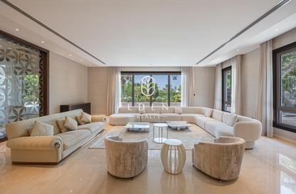 Villa - 6 - 7 for rent in Sector P - Emirates Hills - Dubai Villa - 6 - 7 for rent in Sector P - Emirates Hills - Dubai