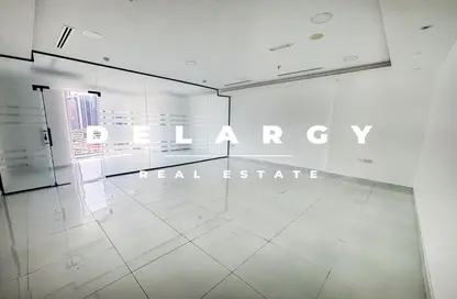 مكتب - استوديو للايجار في B2B  برج - الخليج التجاري - دبي