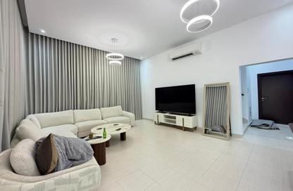 Villa - 4 - 5 for rent in Al Aweer 1 - Al Aweer - Dubai